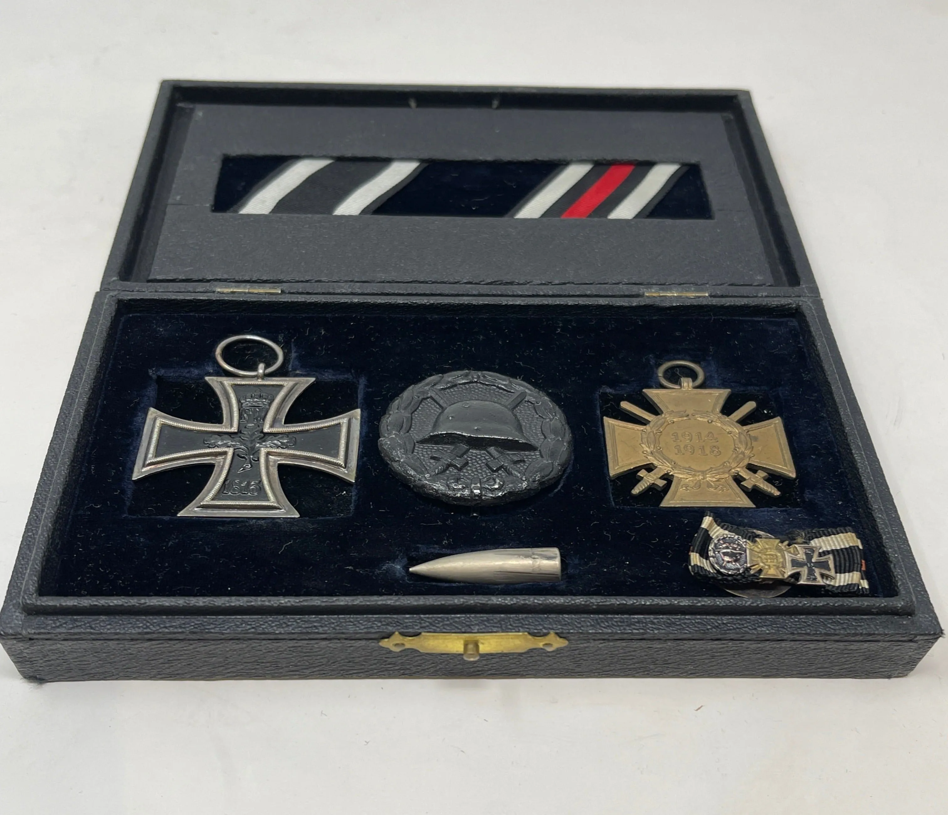 Case Containing Iron Cross Wound Badge 1914-18 Cross